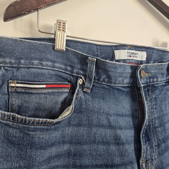 Tommy Hilfiger Men's Classic Blue Jeans - Picture 2 of 4